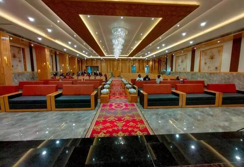ホテル The Grand Astoria Somnath