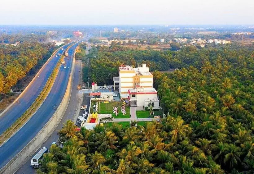 ホテル The Grand Astoria Somnath