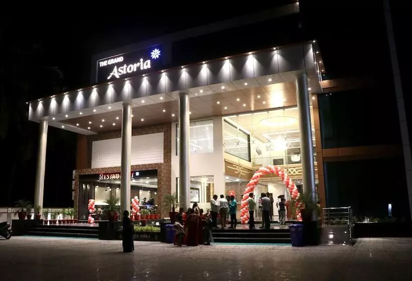 ホテル The Grand Astoria Somnath