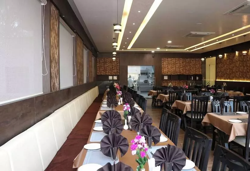ホテル The Grand Astoria Somnath