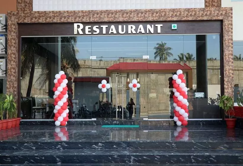 ホテル The Grand Astoria Somnath