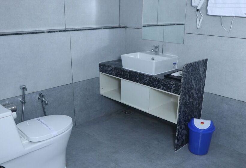 فندق The Grand Astoria Somnath