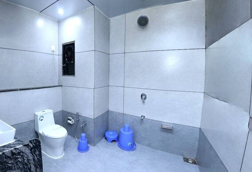 فندق The Grand Astoria Somnath