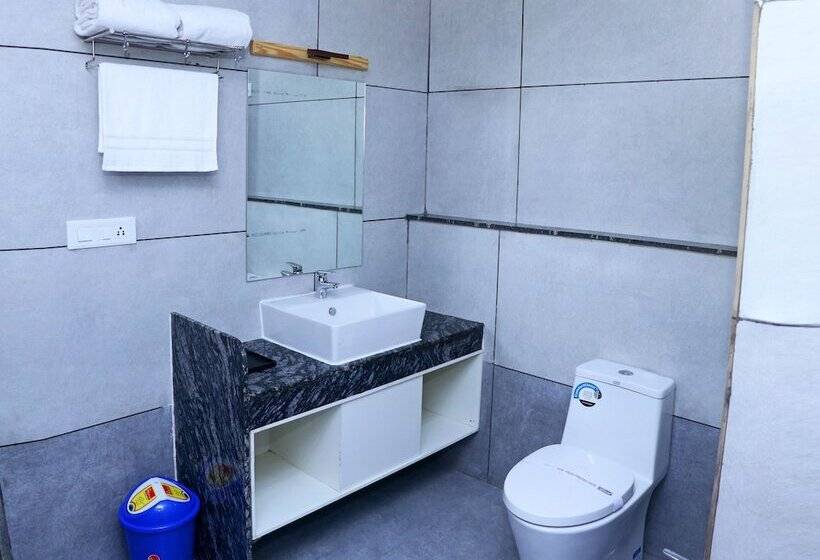 فندق The Grand Astoria Somnath