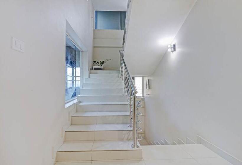 ホテル Treebo Thoduvas Star Plaza Cochin Airport