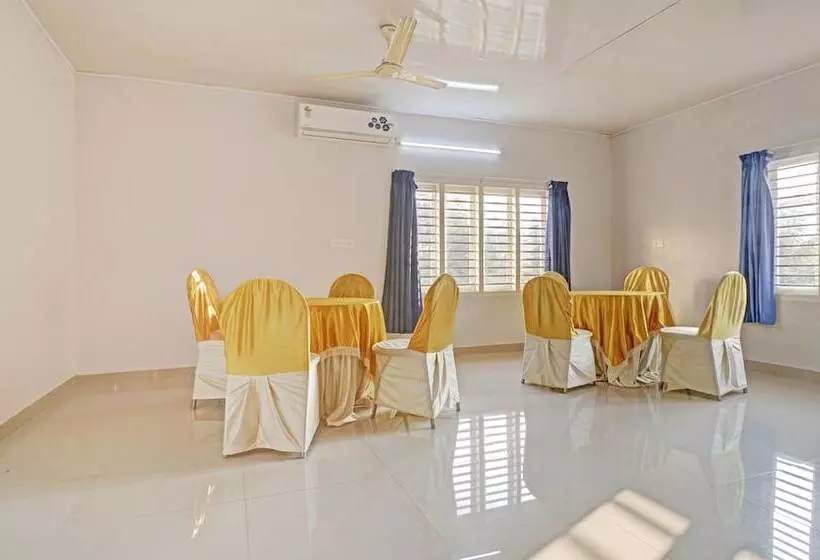 ホテル Treebo Thoduvas Star Plaza Cochin Airport