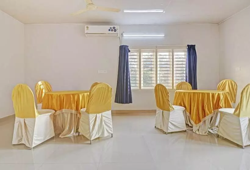 ホテル Treebo Thoduvas Star Plaza Cochin Airport