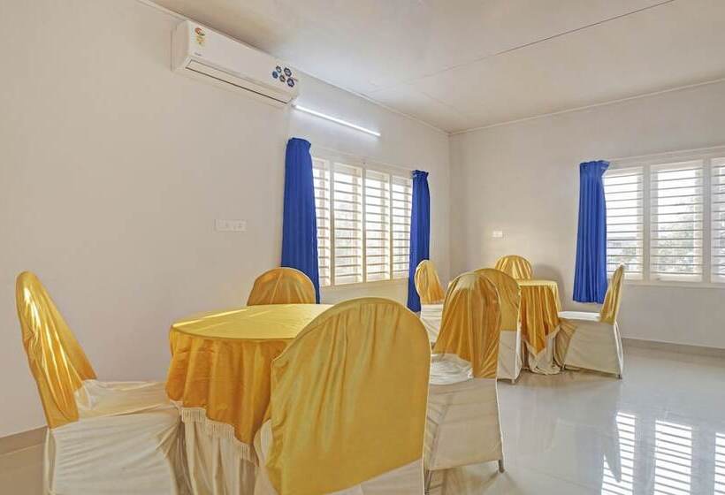 ホテル Treebo Thoduvas Star Plaza Cochin Airport