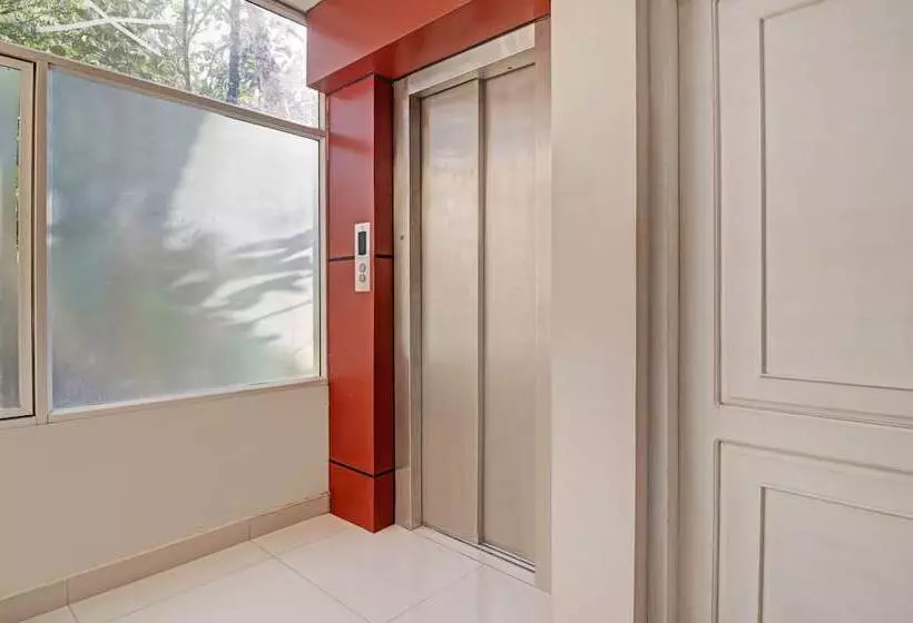 ホテル Treebo Thoduvas Star Plaza Cochin Airport