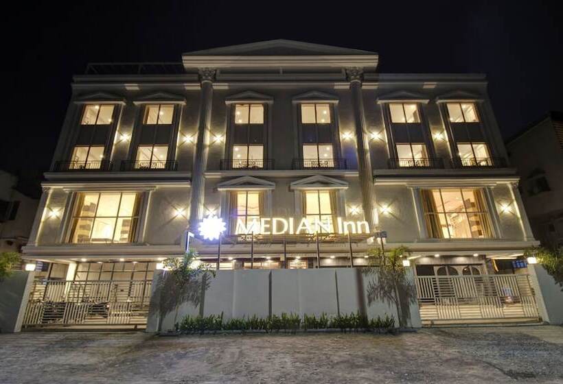 هتل Treebo Premium Median Inn