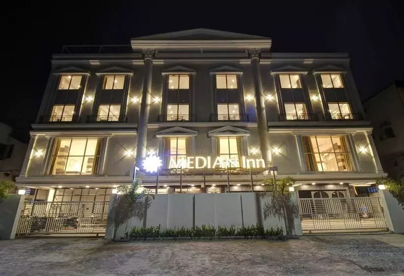 ホテル Treebo Premium Median Inn