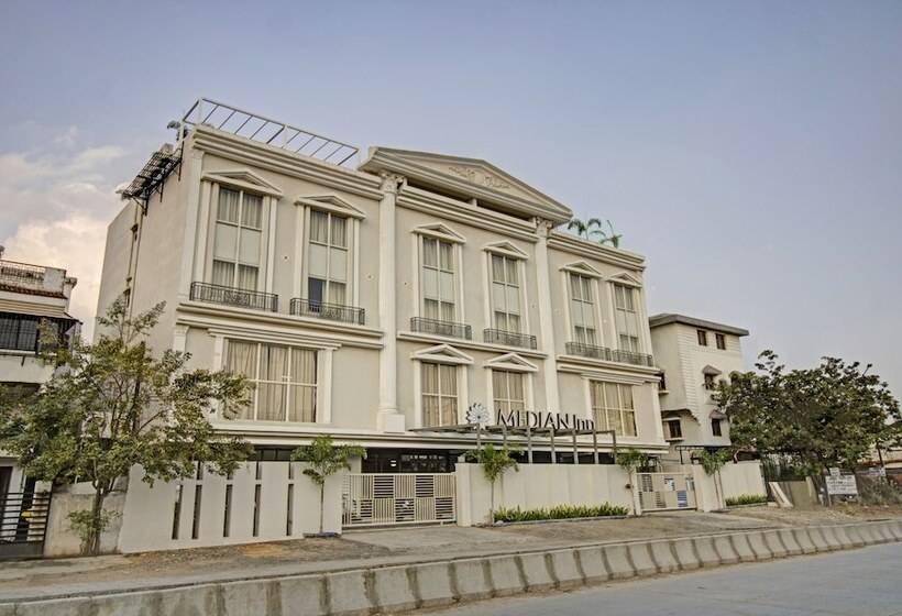 هتل Treebo Premium Median Inn