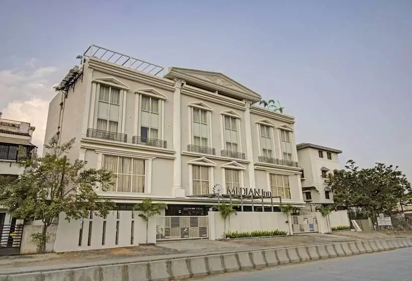 ホテル Treebo Premium Median Inn