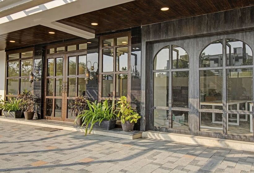 هتل Treebo Premium Median Inn