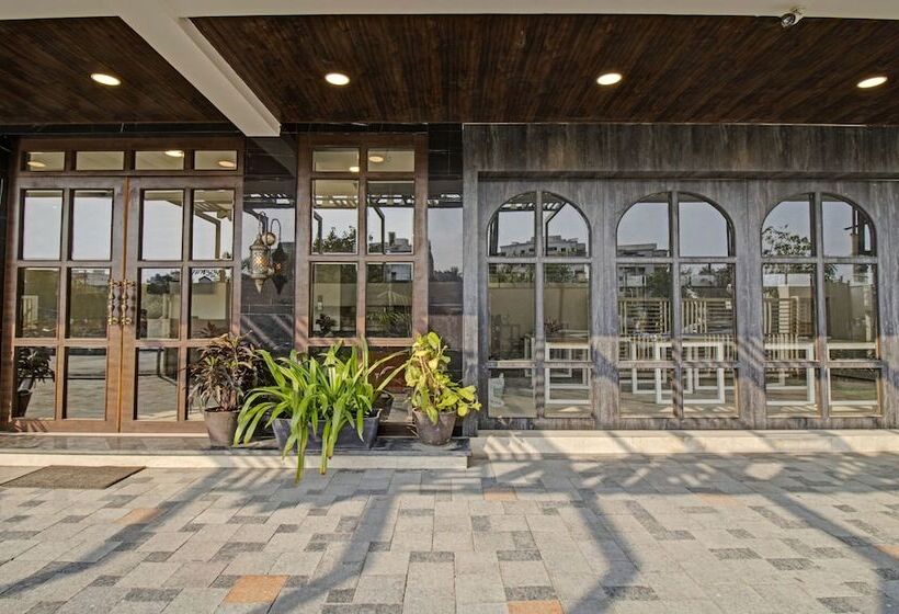 هتل Treebo Premium Median Inn