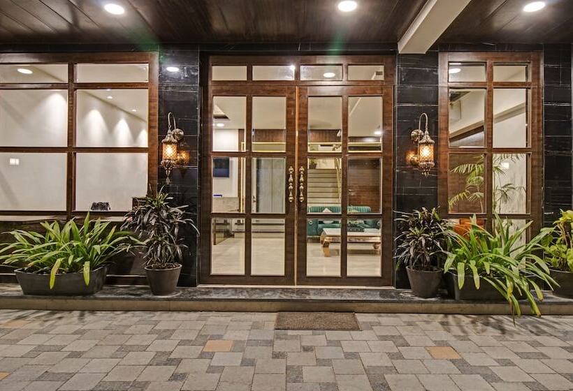 هتل Treebo Premium Median Inn