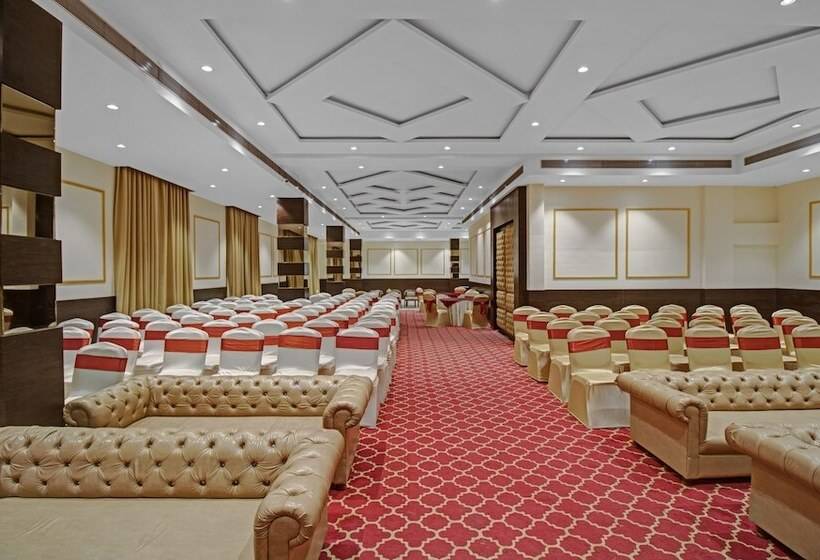 هتل Treebo Premium Median Inn