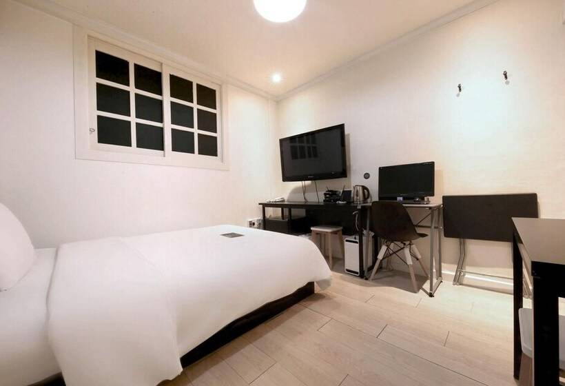 Motel Cheongju Bukmunro Halloween