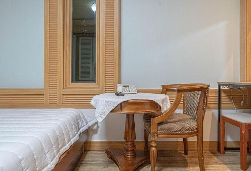 Motel Jeongseon Phoenix