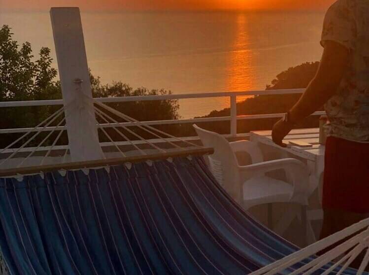 پانسیون Double Room With Private Bathroom Kitchen Balcony