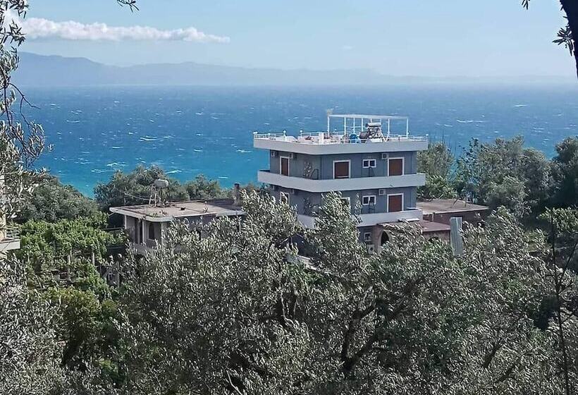 پانسیون Double Room With Private Bathroom Kitchen Balcony