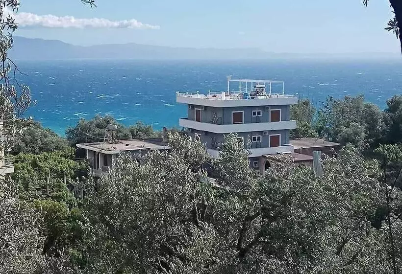 پانسیون Double Room With Private Bathroom Kitchen Balcony