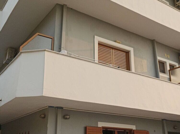 پانسیون Double Room With Private Bathroom Kitchen Balcony