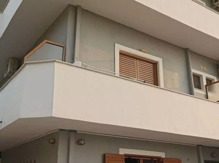 پانسیون Double Room With Private Bathroom Kitchen Balcony