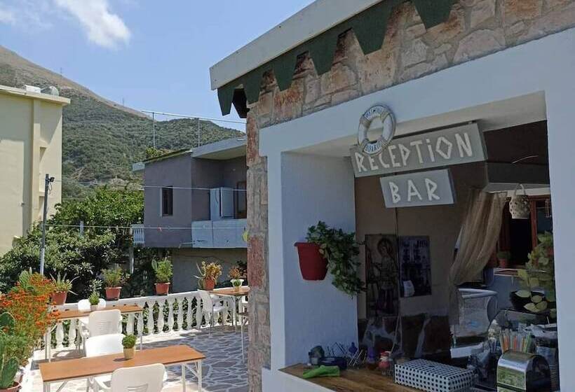 پانسیون Double Room With Private Bathroom Kitchen Balcony