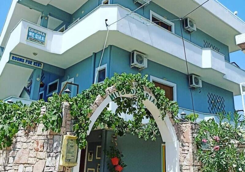 پانسیون Double Room With Private Bathroom Kitchen Balcony