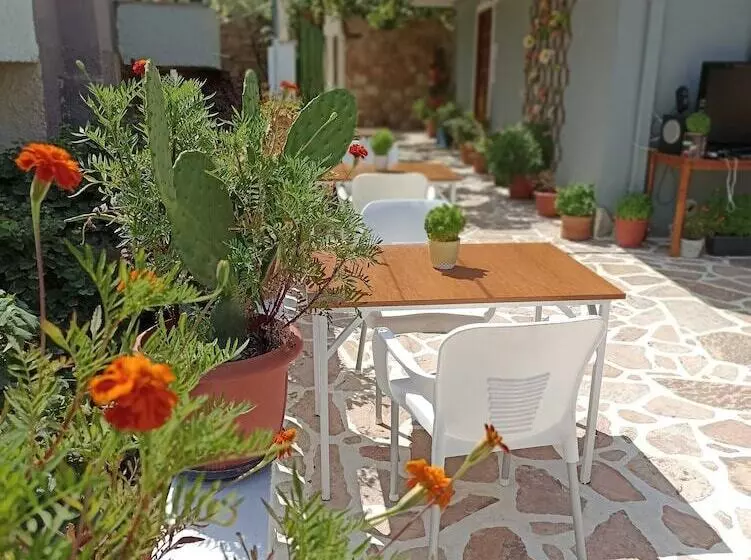 پانسیون Double Room With Private Bathroom Kitchen Balcony