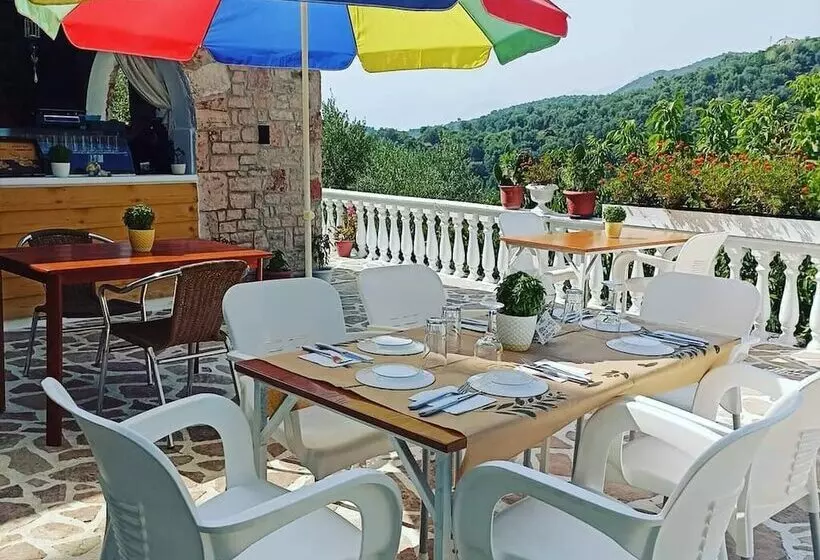 پانسیون Double Room With Private Bathroom Kitchen Balcony