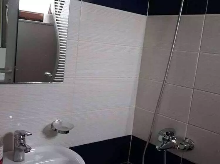 پانسیون Double Room With Private Bathroom Kitchen Balcony