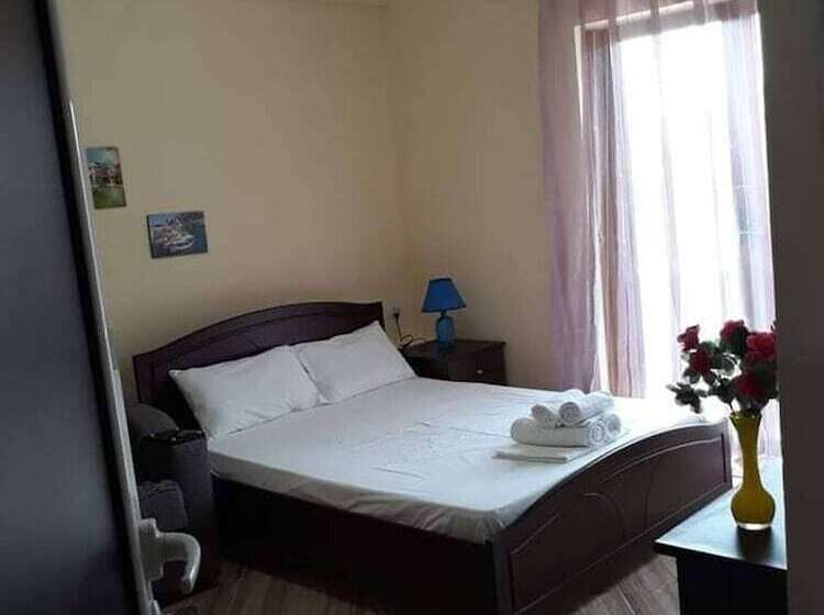 پانسیون Double Room With Private Bathroom Kitchen Balcony