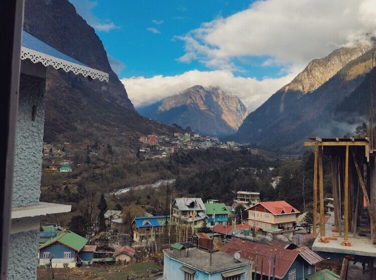 بنسيون Rufina Royal Lachung