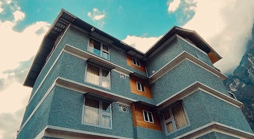 بنسيون Rufina Royal Lachung