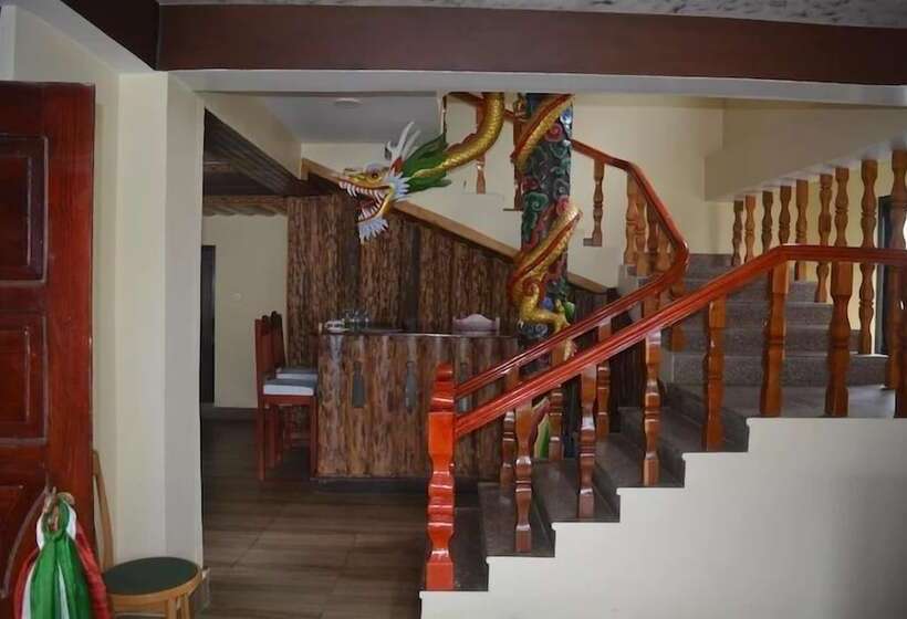 بنسيون Rufina Royal Lachung