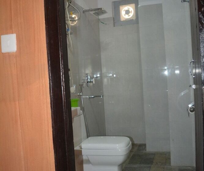 بنسيون Rufina Royal Lachung