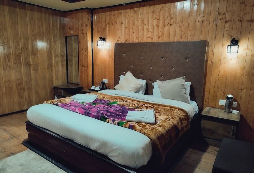 بنسيون Rufina Royal Lachung