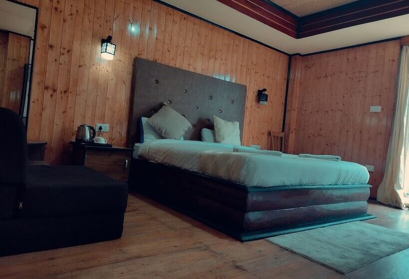 بنسيون Rufina Royal Lachung