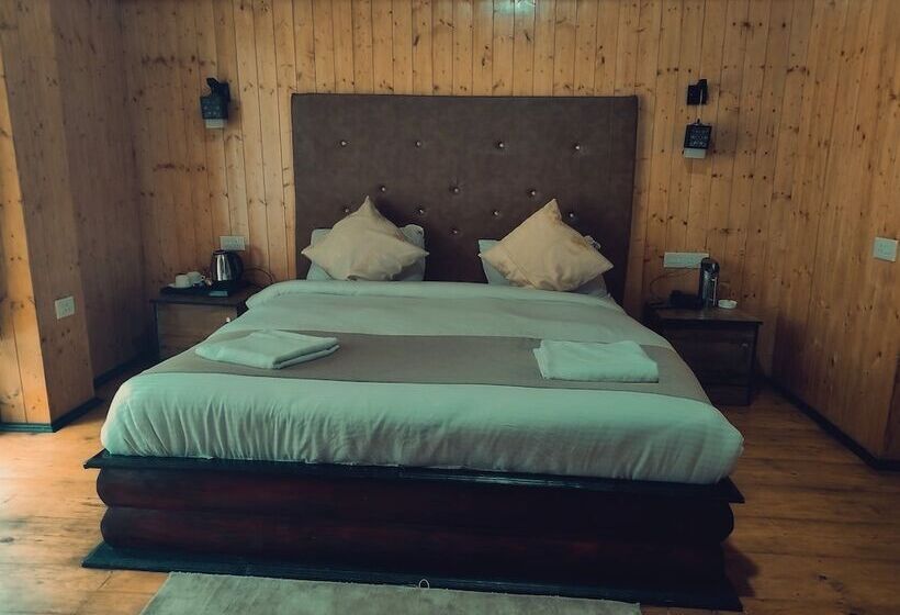 بنسيون Rufina Royal Lachung