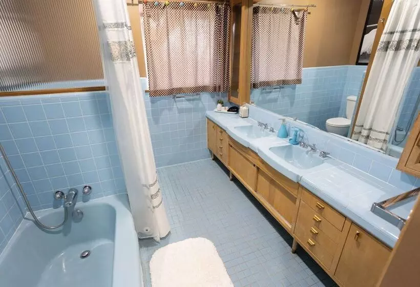 پانسیون Stardust Retreat