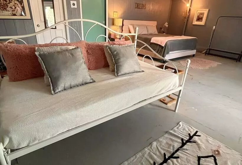 پانسیون Stardust Retreat