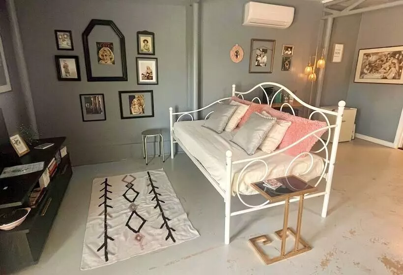 پانسیون Stardust Retreat