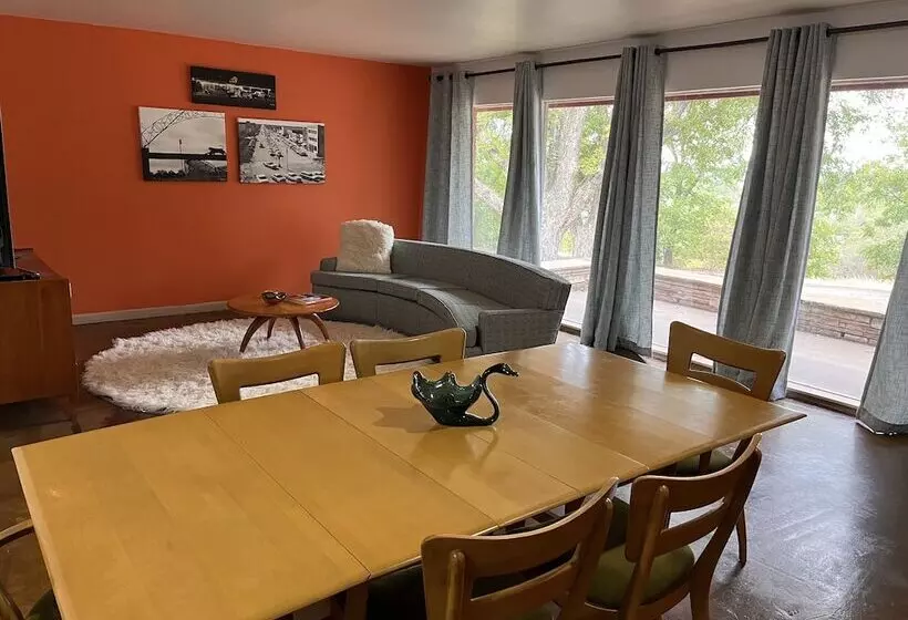 پانسیون Stardust Retreat