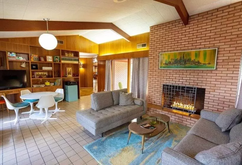 پانسیون Stardust Retreat