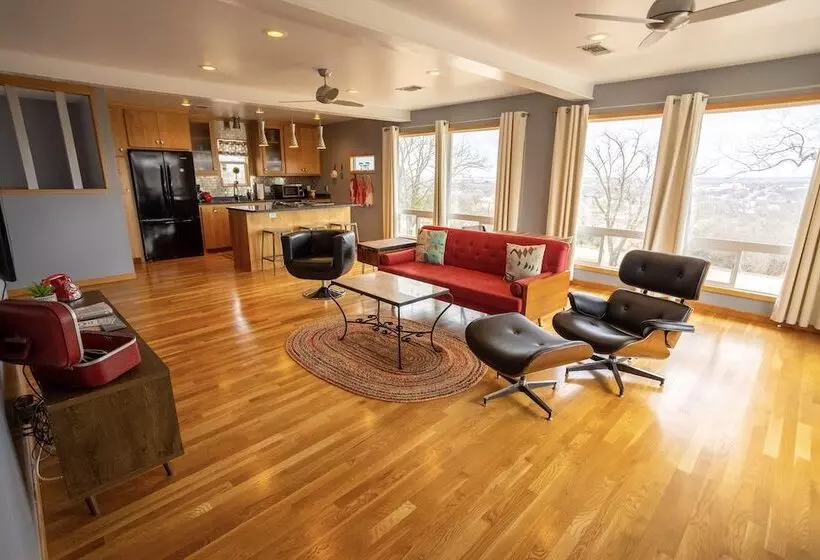 پانسیون Stardust Retreat