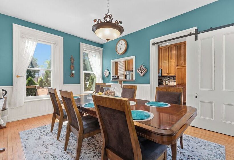 تختخواب و صبحانه Braywood Inn