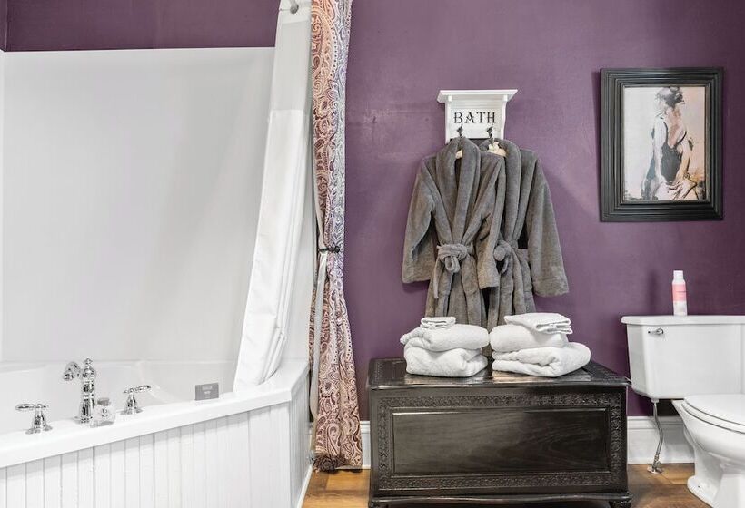 تختخواب و صبحانه Braywood Inn