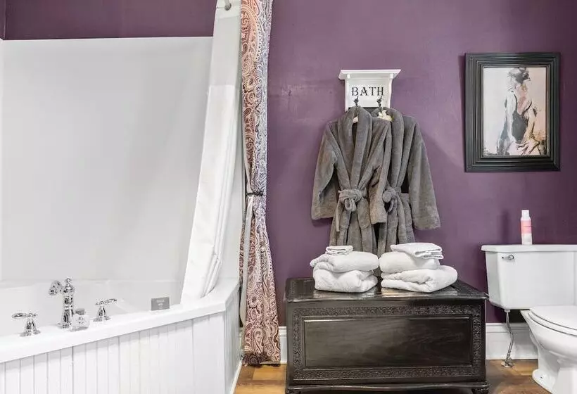 ベッドアンドブレックファースト Braywood Inn